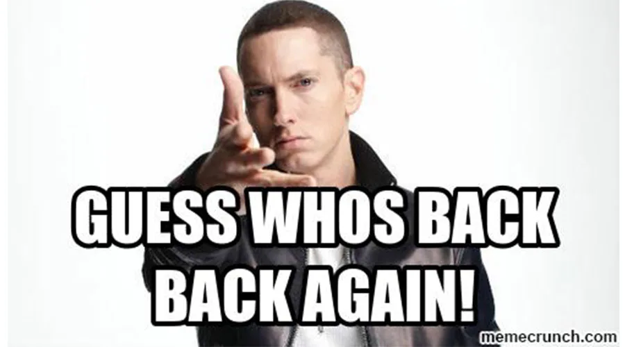 Ο Eminem δείχνει προς την κάμερα σε meme με κείμενο «GUESS WHOS BACK BACK AGAIN!»