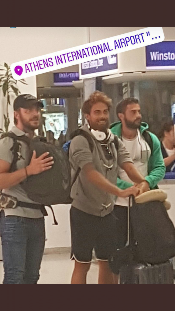 Ο Κωνσταντίνος Βασάλος, ο Μάριος Ιωαννίδης και ο Κώστας Αναγνωστόπουλος στο αεροδρόμιο.