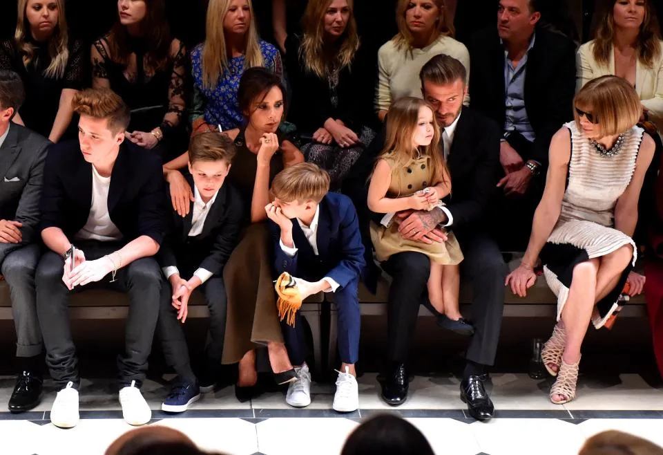 Ο David Beckham με την οικογένειά του και την Anna Wintour σε επίδειξη μόδας.