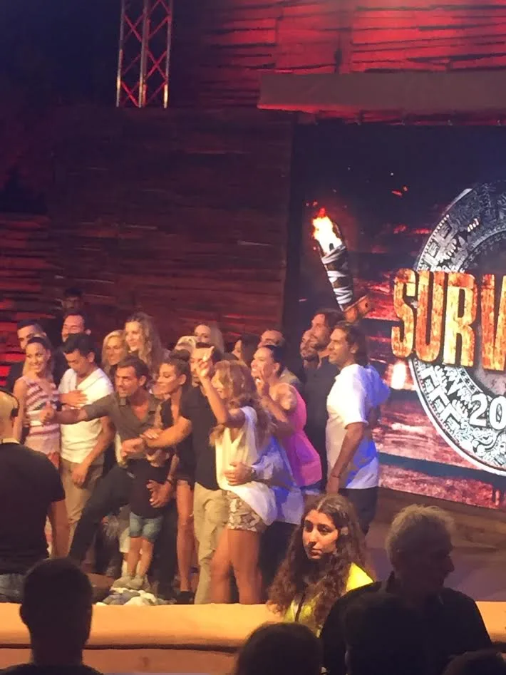 Παίκτες του Survivor 2017 στη σκηνή του ημιτελικού.