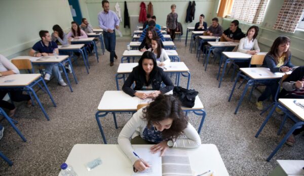 Διπλές Πανελλαδικές ετοιμάζει η κυβέρνηση!