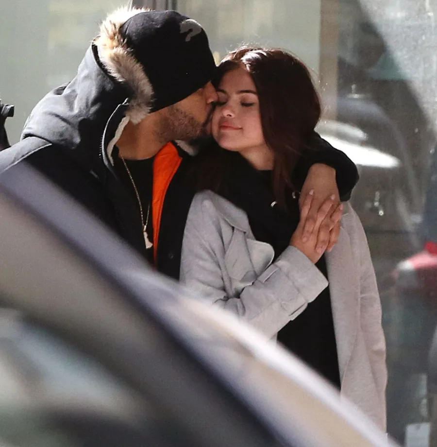 Η Selena Gomez και ο The Weeknd για ψώνια στο Τορόντο του Καναδά.