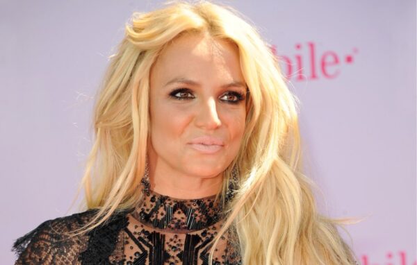 Η Britney Spears ακομπλεξάριστη, δημοσιεύει φωτογραφίες χωρίς ίχνος μακιγιάζ