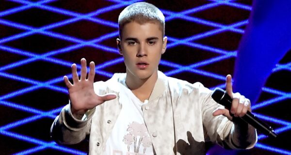 Ο τραυματισμός του Justin Bieber στους όρχεις οδήγησε στην απόλυση μιας νοσοκόμας και μια νομική διαμάχη