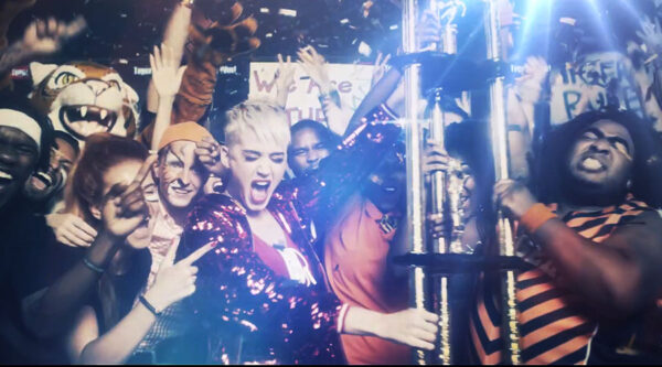 Κυκλοφόρησε το video clip του Swish Swish της Katy Perry και είναι σαν ταινία μικρού μήκους με… πολλή φαντασία!