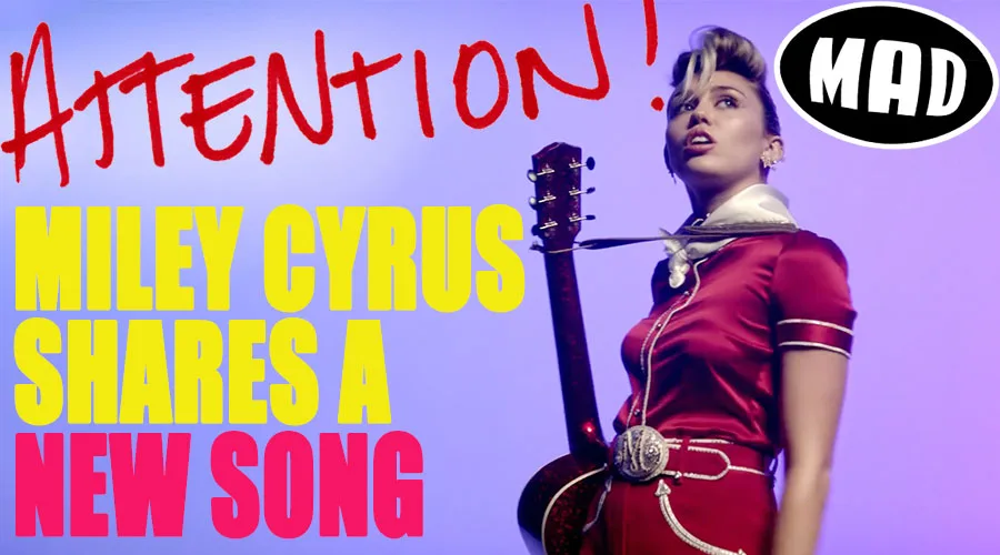 Η Miley Cyrus με κόκκινο σύνολο και κιθάρα στην πλάτη.