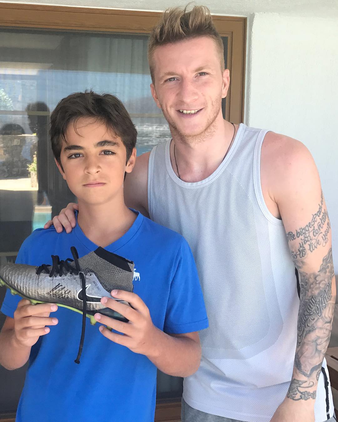 Ο ποδοσφαιριστής Marco Reus και ο Χάρης Κοντόπουλος σε διακοπές στην Ελούντα.
