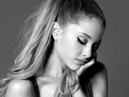 #SelfiesForAriana