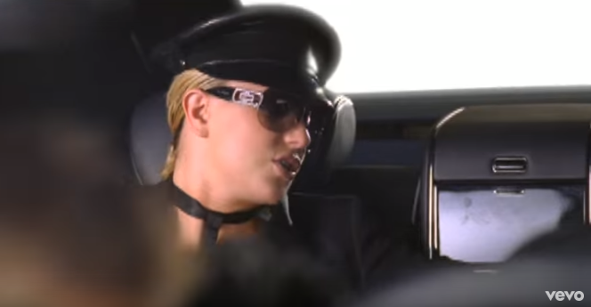 Η Britney Spears σε σκηνή από το video clip του τραγουδιού Womanizer.
