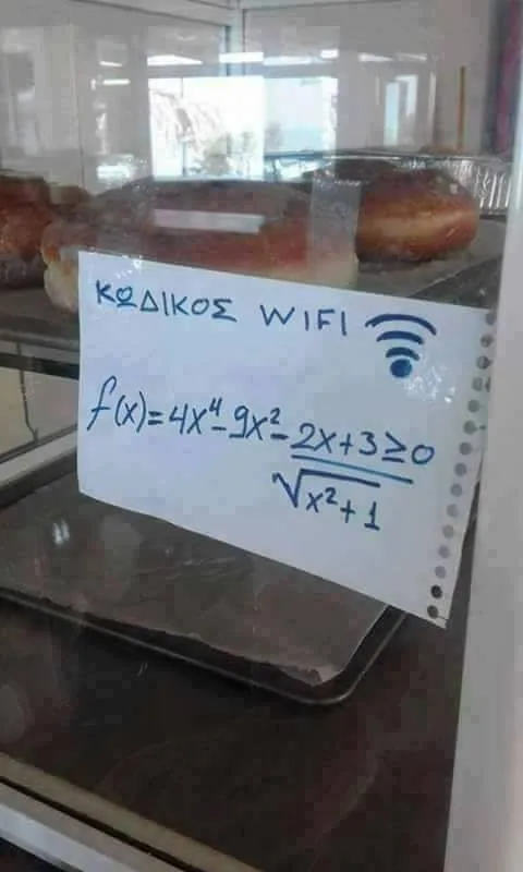 Χειρόγραφη μαθηματική εξίσωση σε χαρτί για τον κωδικό WiFi σε βιτρίνα καταστήματος.