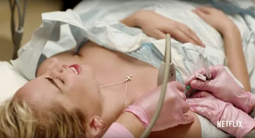Η Lady Gaga σε ιατρική εξέταση από το ντοκιμαντέρ Five Foot Two.