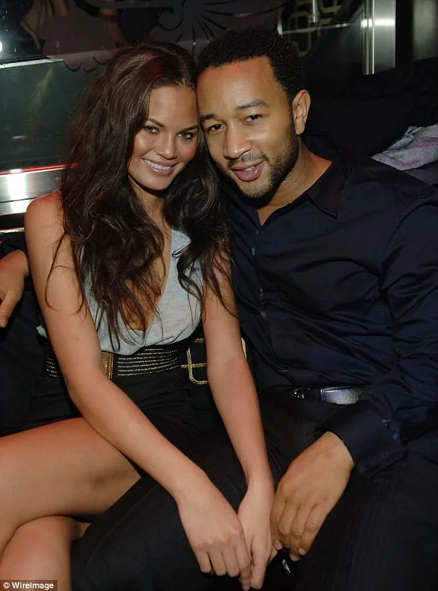 Ο John Legend και η Chrissy Teigen σε κοινή τους εμφάνιση.