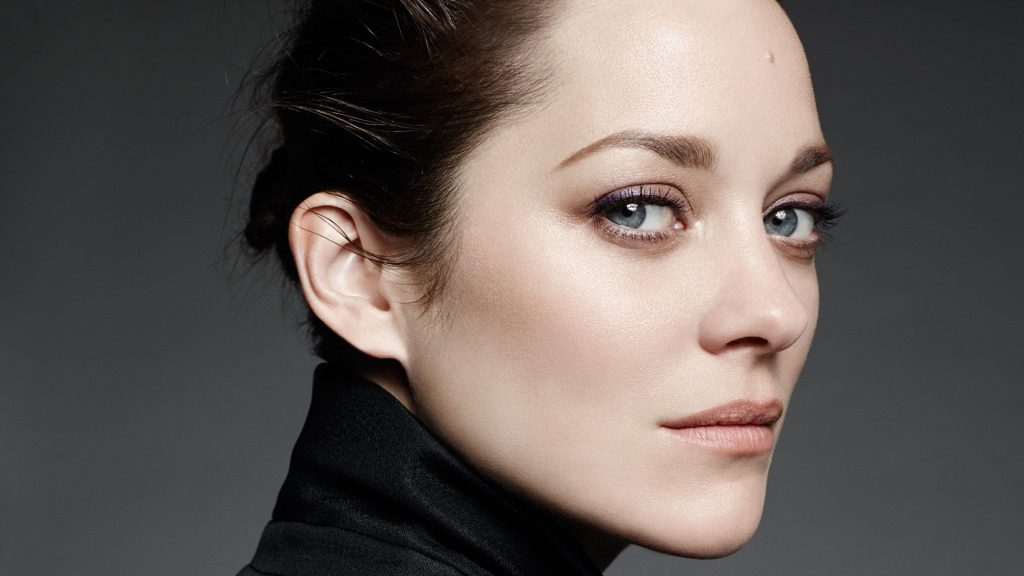 Marion Cotillard: Έγινε ξανθιά και έκλεψε τις εντυπώσεις στην Εβδομάδα Μόδας του Μιλάνο!