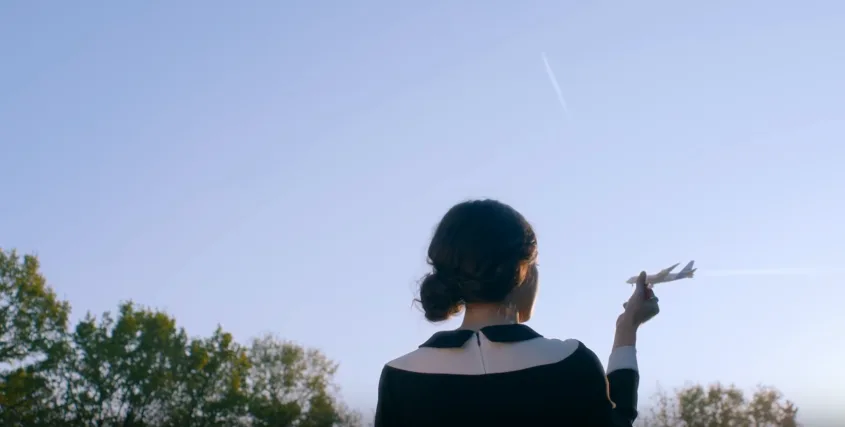 Η Γαλλίδα τραγουδίστρια Jain, της οποίας το video clip αποτέλεσε έμπνευση για το trailer της Φαίης Σκορδά.