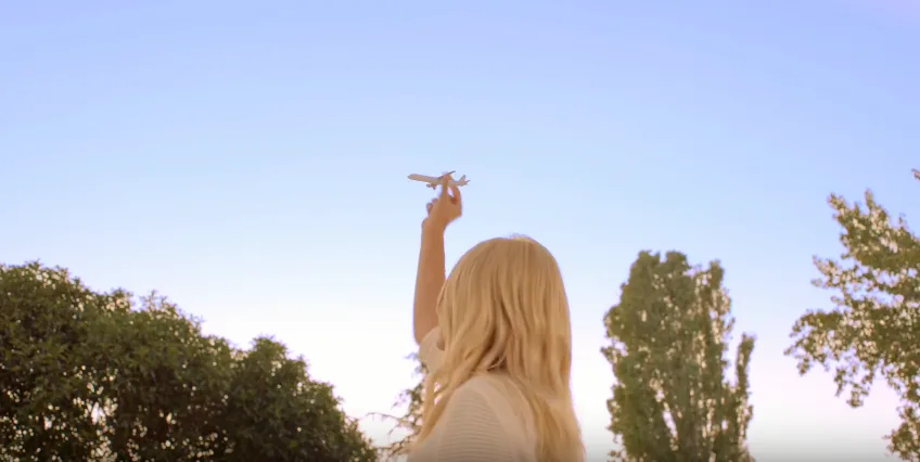 Η Φαίη Σκορδά σε στιγμιότυπο από το trailer της εκπομπής Το Πρωινό στον ANT1.
