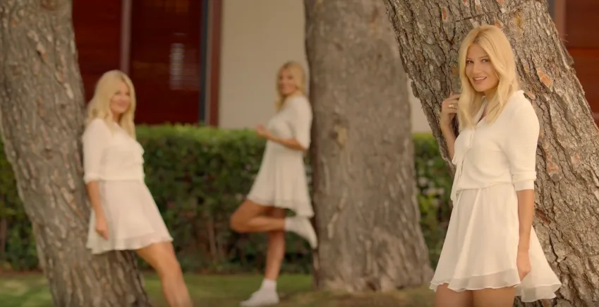 Η Φαίη Σκορδά σε στιγμιότυπο από το trailer της εκπομπής Το Πρωινό στον ANT1.