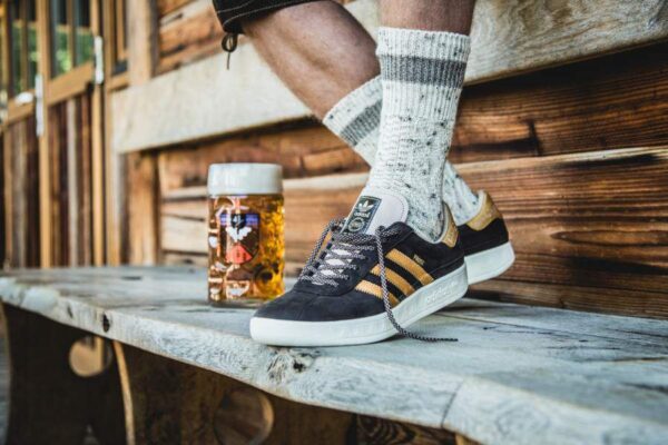 Η Adidas κυκλοφόρησε παπούτσια αδιάβροχα σε μπύρα και εμετό!