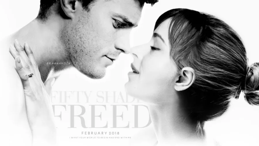 Ασπρόμαυρη αφίσα της ταινίας Fifty Shades Freed με τους πρωταγωνιστές σε κοντινό πλάνο.