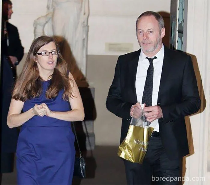 Ο Liam Cunningham με τη σύζυγό του Colette Cunningham σε βραδινή έξοδο.
