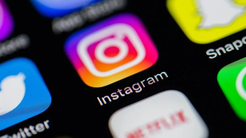 Το εικονίδιο της εφαρμογής Instagram σε οθόνη κινητού τηλεφώνου.