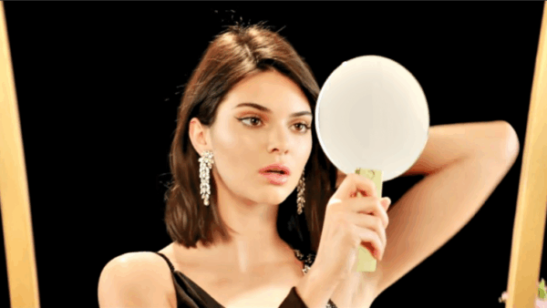 Η Kendall Jenner μας εκπλήσσει στο νέο (τέλειο) video clip της Fergie για το κομμάτι Enchanté
