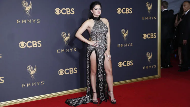 Ηθοποιός με εντυπωσιακή τουαλέτα στα Emmy Awards 2017.
