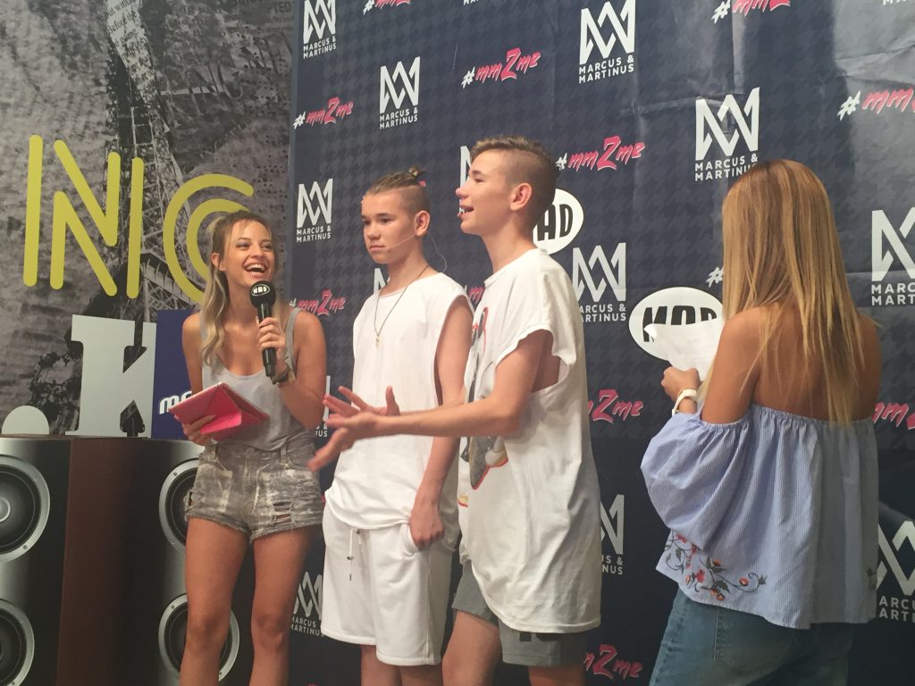 Οι Marcus & Martinus στα studio του MAD TV με παρουσιάστρια.