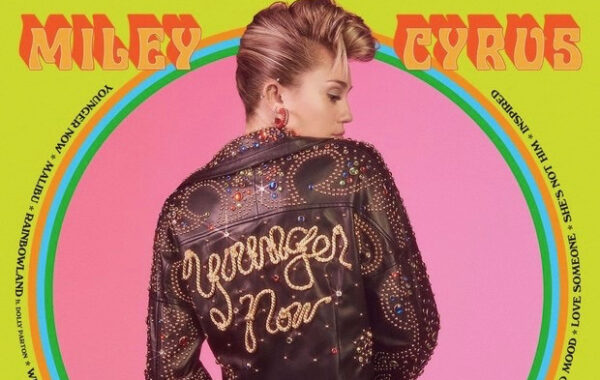 Younger Now: Κυκλοφόρησε το νέο άλμπουμ της Miley Cyrus – Δες τι δηλώνει για τη ζωή της σήμερα