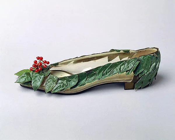 Περίεργα παπούτσια Roger Vivier από το 1966, μέρος της συλλογής του Μητροπολιτικού Μουσείου Τέχνης.
