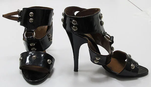 Περίεργα παπούτσια της Vivienne Westwood (1974-76) από την έκθεση του Μητροπολιτικού Μουσείου Τέχνης.