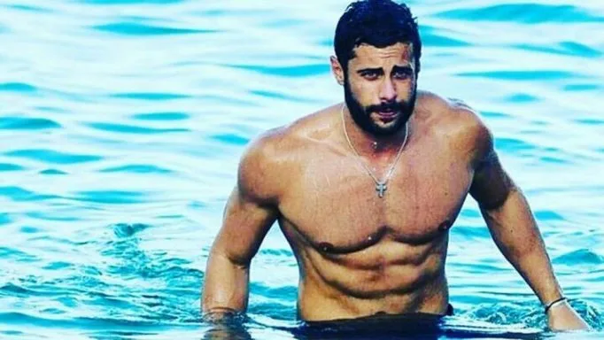 Κωνσταντίνος Βασάλος υπέγραψε το πρώτο του συμβόλαιο