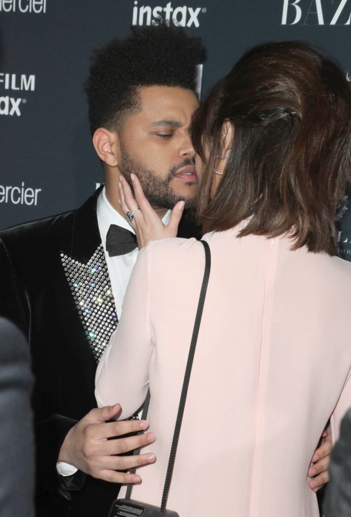 Ο The Weeknd και η Selena Gomez στο πάρτι Harper’s Bazaar ICONS κατά τη διάρκεια της Εβδομάδας Μόδας στη Νέα Υόρκη.