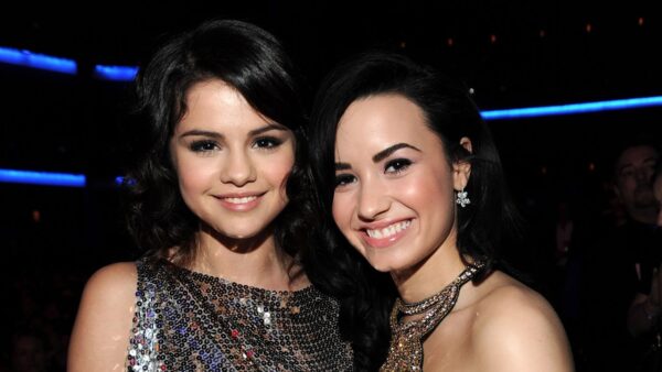 H Selena Gomez σχολιάζει κάτω από post της Demi Lovato με πολλή αγάπη!
