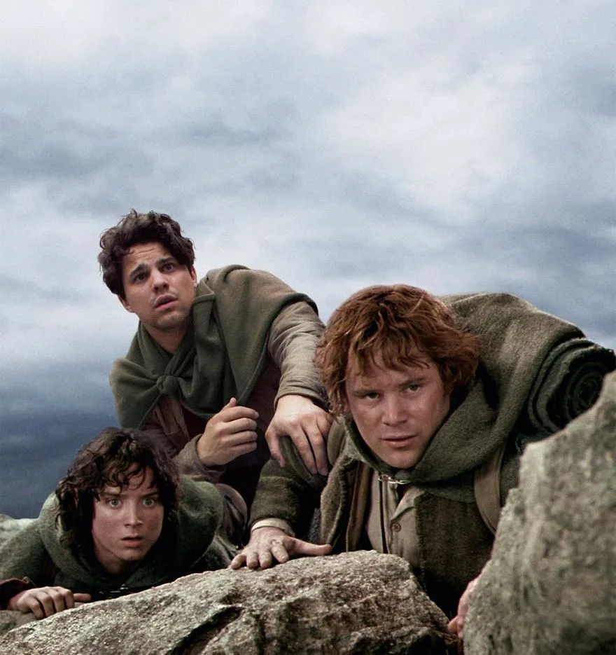 Ο Average Bob με Photoshop δίπλα στον Frodo και τον Sam από τον Άρχοντα των Δαχτυλιδιών.