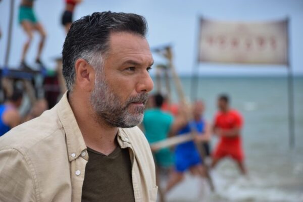 Αρναούτογλου: «Καλό ταξίδι φίλε μου… Συγγνώμη που δεν ήμουν εκεί!» – Η απώλεια του παρουσιαστή όταν έφυγε για Φιλιππίνες