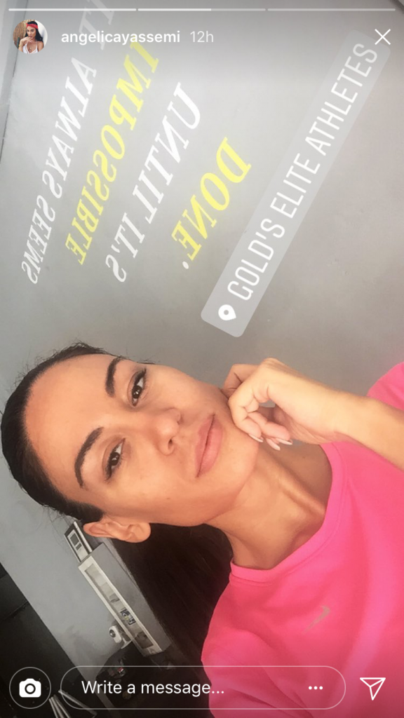Η Αντζέλικα από το My Style Rocks σε selfie στο γυμναστήριο.