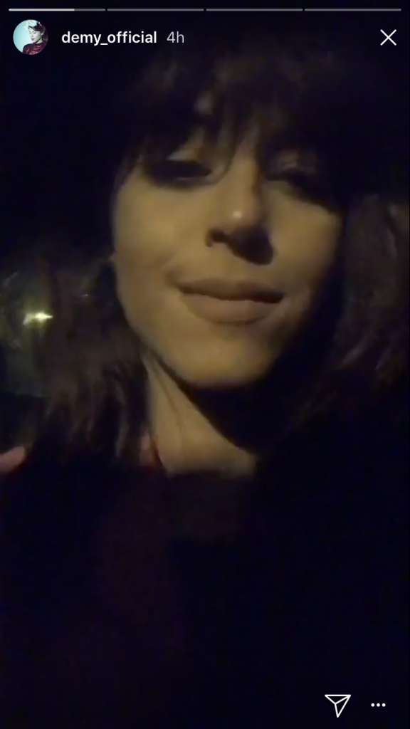 Η Demy με το νέο της look με αφέλειες σε στιγμιότυπο από τα social media.