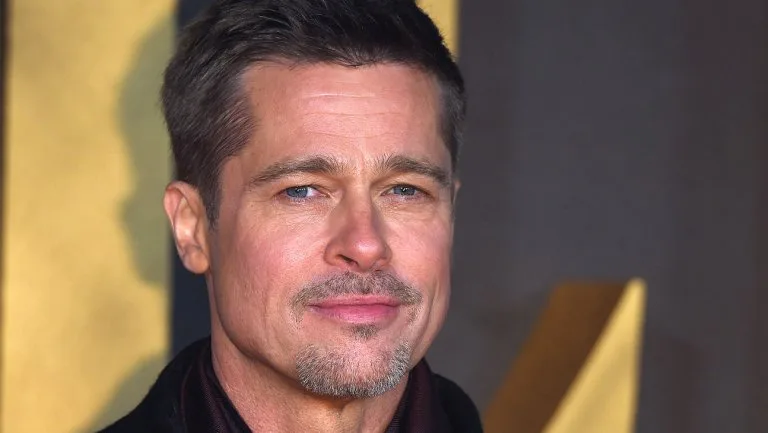 Ο Brad Pitt σε κοντινό πλάνο.