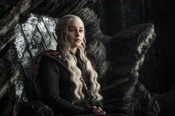 H Daenerys από το Game Of Thrones είναι στη Μύκονο! – Δείτε τις φωτογραφίες