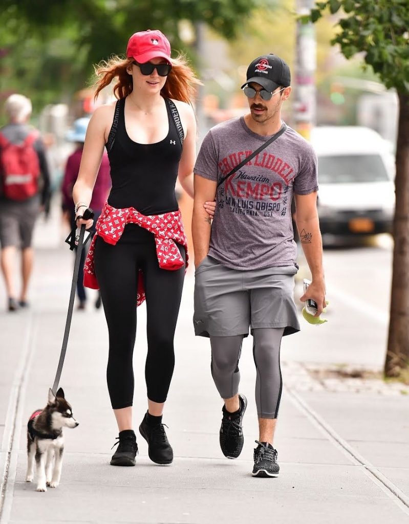 Joe Jonas και η Sansa από το Game of Thrones αρραβωνιάστηκαν