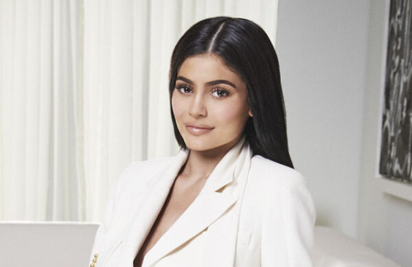 Δεν θα πιστέψεις πόσα χρήματα έβγαλε η Kylie Jenner από την εταιρεία καλλυντικών της μέσα σε 18 μήνες!
