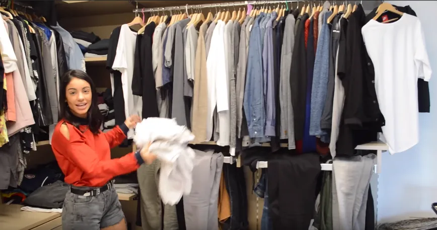 Η εντυπωσιακή walk-in closet στο σπίτι της Μιρκέτας Βιδάλη και του Στέφανου Καπίνο.