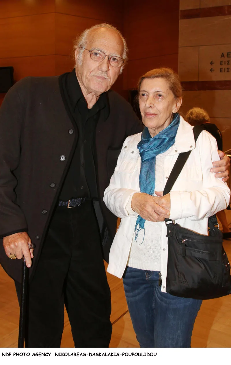 Η Ντίνα Κώνστα με έναν άνδρα σε κοινωνική εκδήλωση.