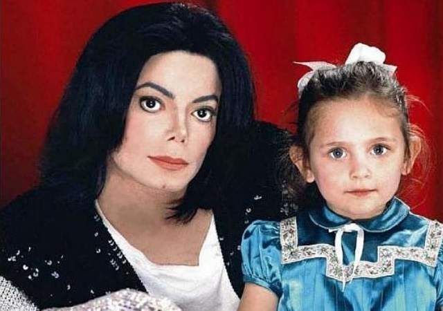 Ο Michael Jackson με την κόρη του, Paris Jackson, σε παιδική ηλικία.