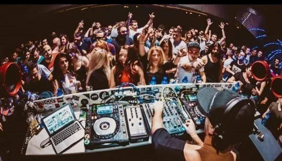 DJs Carola Pisaturo και Ramiro Lopez αυτή την εβδομάδα στο Steam