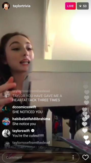 Στιγμιότυπο από Instagram Live όπου η Taylor Swift σχολιάζει σε θαυμάστριά της.
