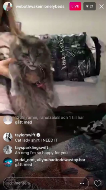 Στιγμιότυπο από Instagram Live με σχόλιο της Taylor Swift για μια γάτα.