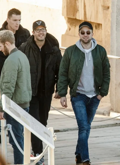 Ο Robert Pattinson και ο Τέρι Ντούγκας στην Ακρόπολη.