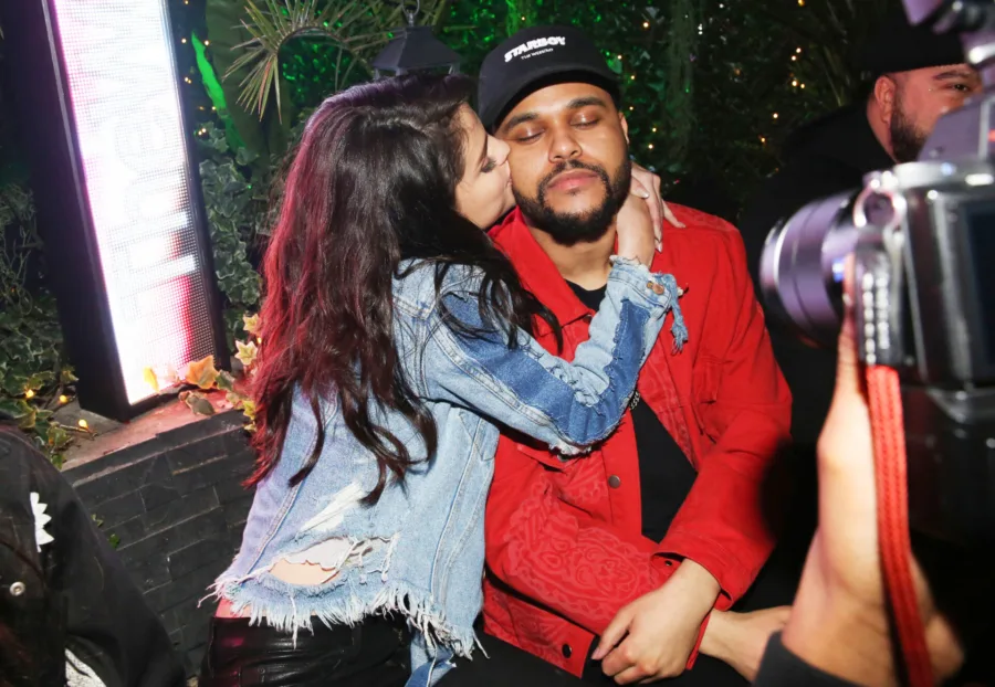 The Weeknd διέγραψε τις φωτογραφίες του με την Selena Gomez