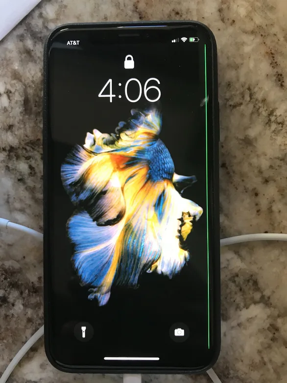 iPhone X με πράσινη γραμμή στην οθόνη